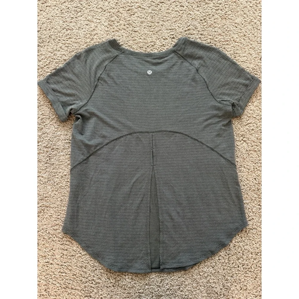 Lululemon Women's Activewear Olive Green & Gray‎ Split Open Back Top Medium/8(?)